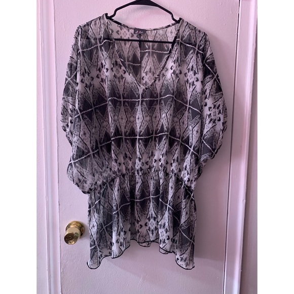 Black and White Blouse With Print - Picture 1 of 3